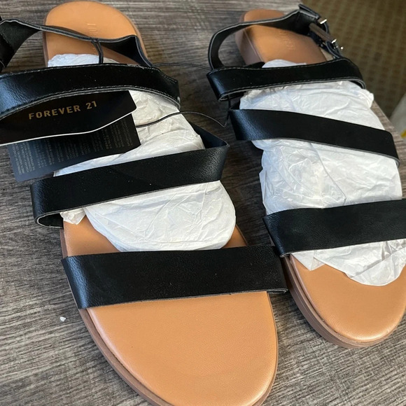Forever 21 strapy sandals brand new in packaging. Size 10. Black faux leather - Picture 3 of 5